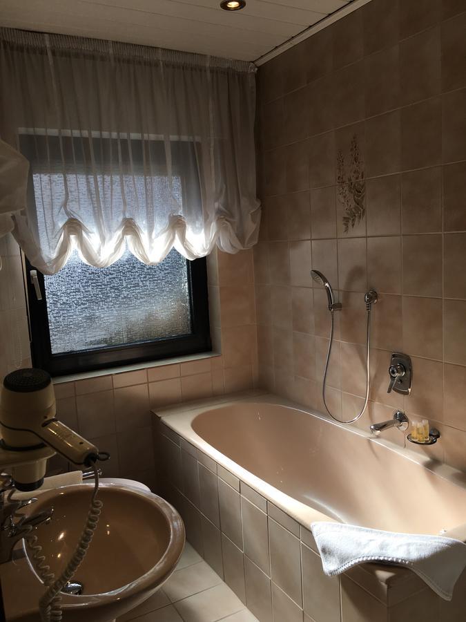 Gasthof Zur Sonne Winzenhohl ヘースバッハ エクステリア 写真